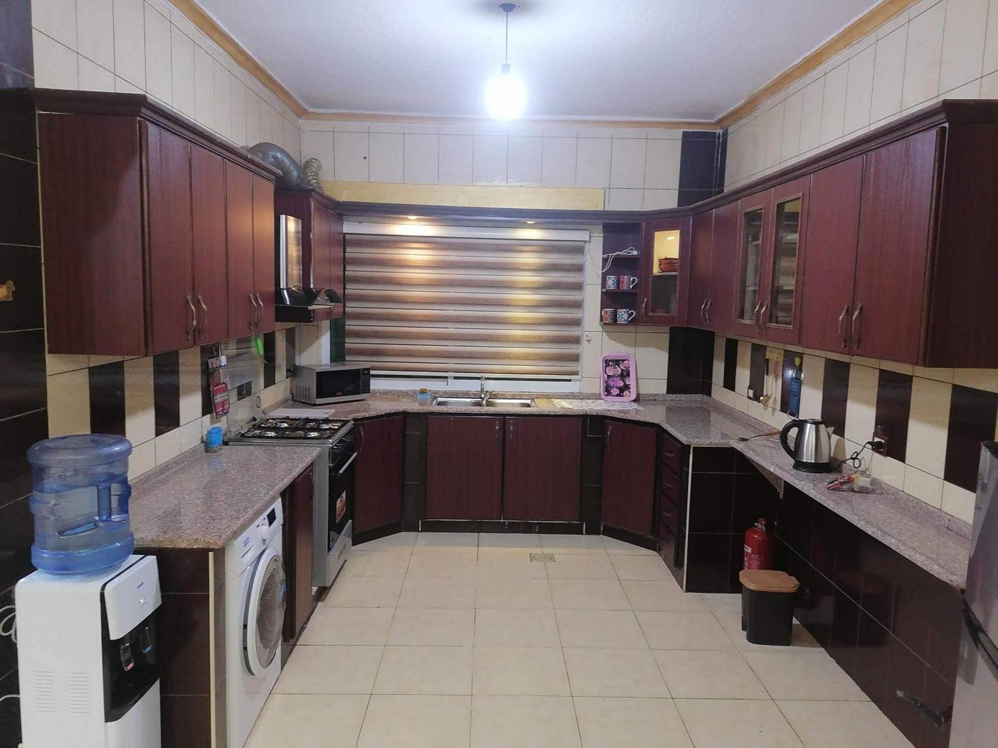 Yaso Roof & Apartments Аман Екстериор снимка