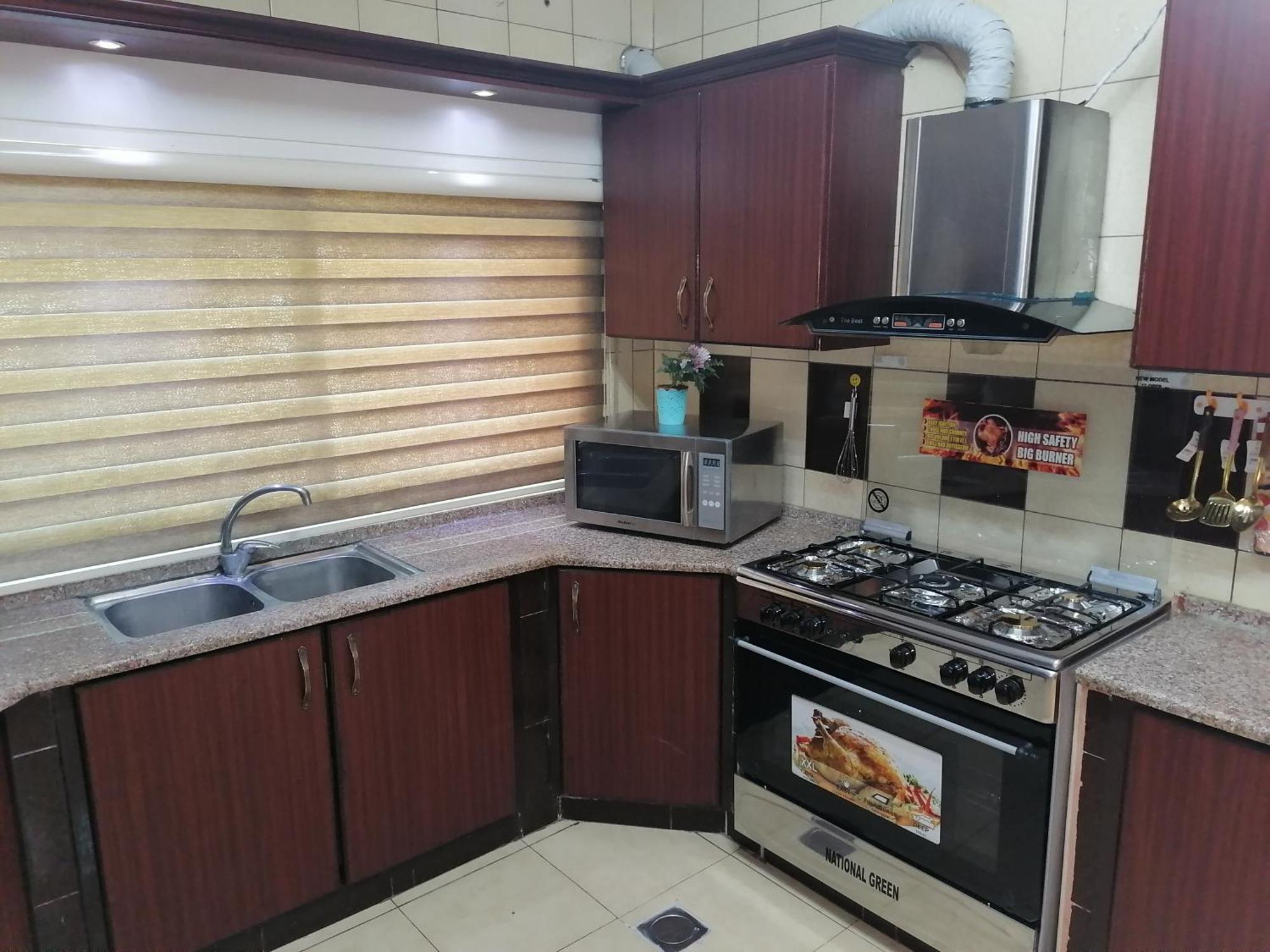 Yaso Roof & Apartments Аман Екстериор снимка